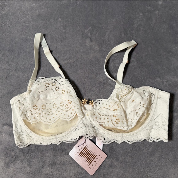 Lace Underwire Bra in White - SXF - Picture 8 of 14